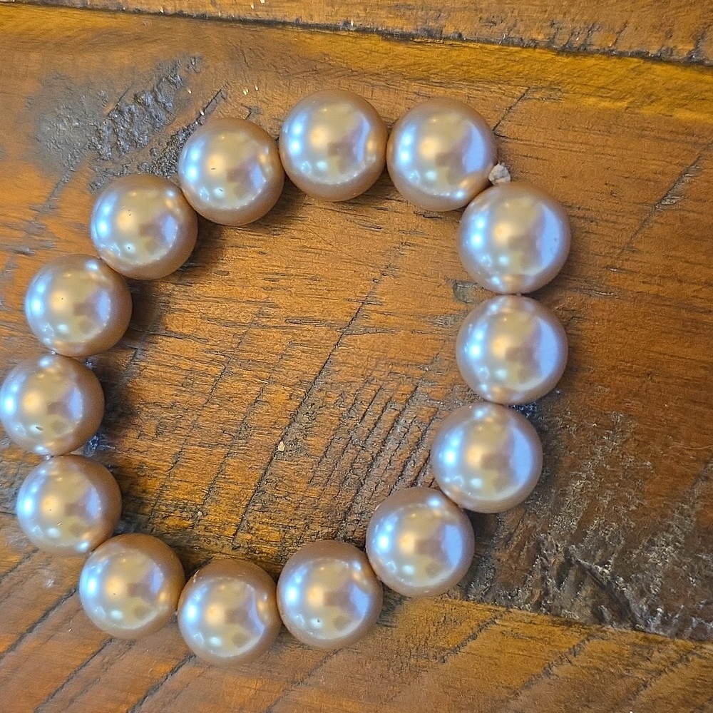 Elegant Pearl Bracelet